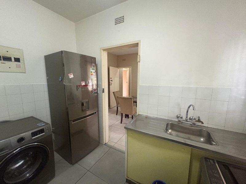 1 Bed, One Bath Spacious Apartment in the Heart of Windsor East - Photo 7