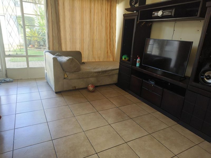 Charming Edenvale Townhouse with Fibre Access - Photo 3