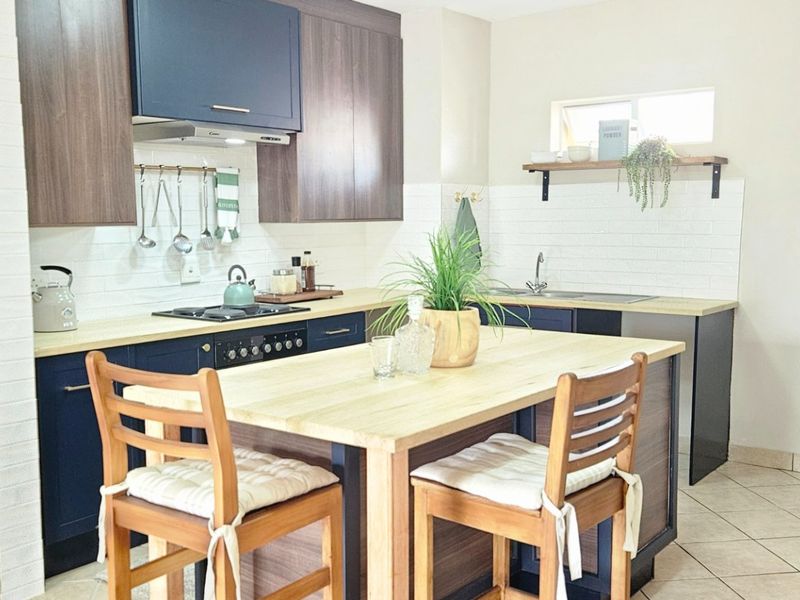 BEAUTIFUL NEWLY RENOVATED 2 BEDROOM UNIT TO RENT IN NOORDHANG!!! - Photo 2