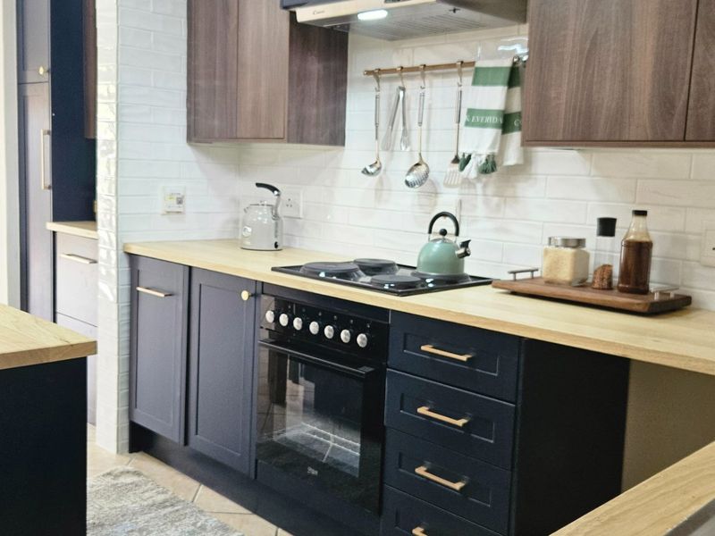 BEAUTIFUL NEWLY RENOVATED 2 BEDROOM UNIT TO RENT IN NOORDHANG!!! - Photo 6