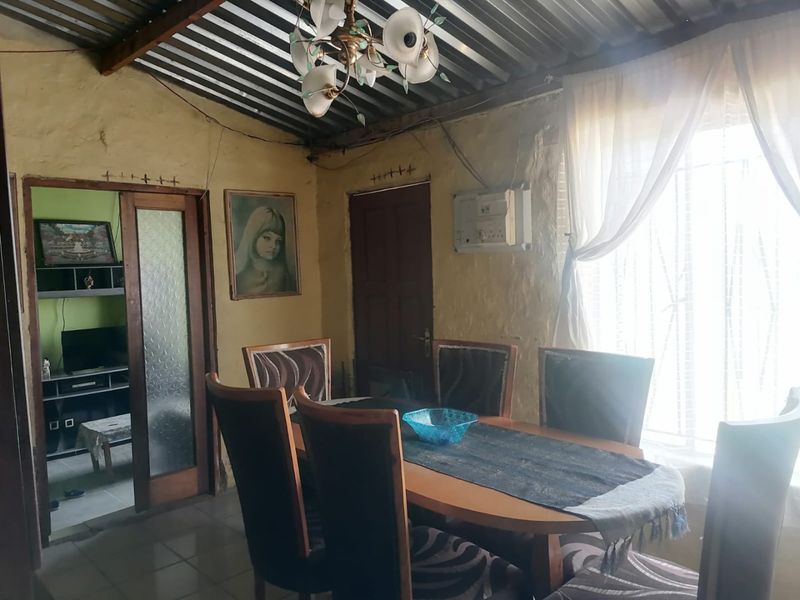 Lovely 3 bedroom House for sale in Bergman, Bloemfontein - Photo 6