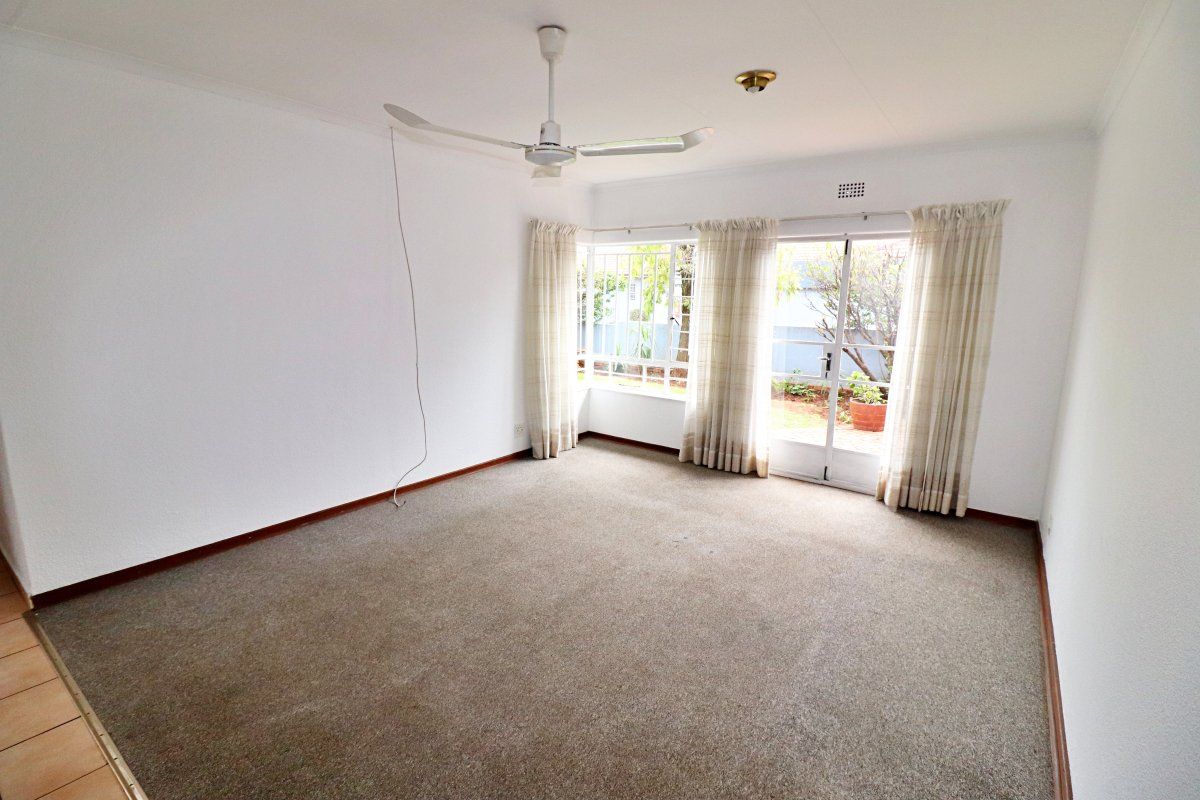 Chic Simmerfield Townhouse with Lush Garden Pace - Photo 3