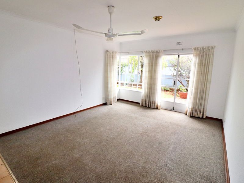 Chic Simmerfield Townhouse with Lush Garden Pace - Photo 3