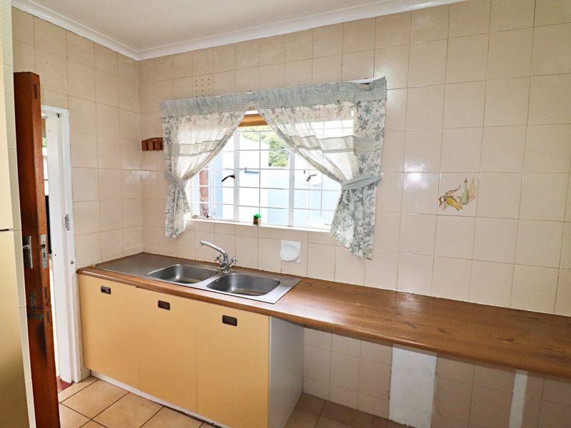 Chic Simmerfield Townhouse with Lush Garden Pace - Photo 7