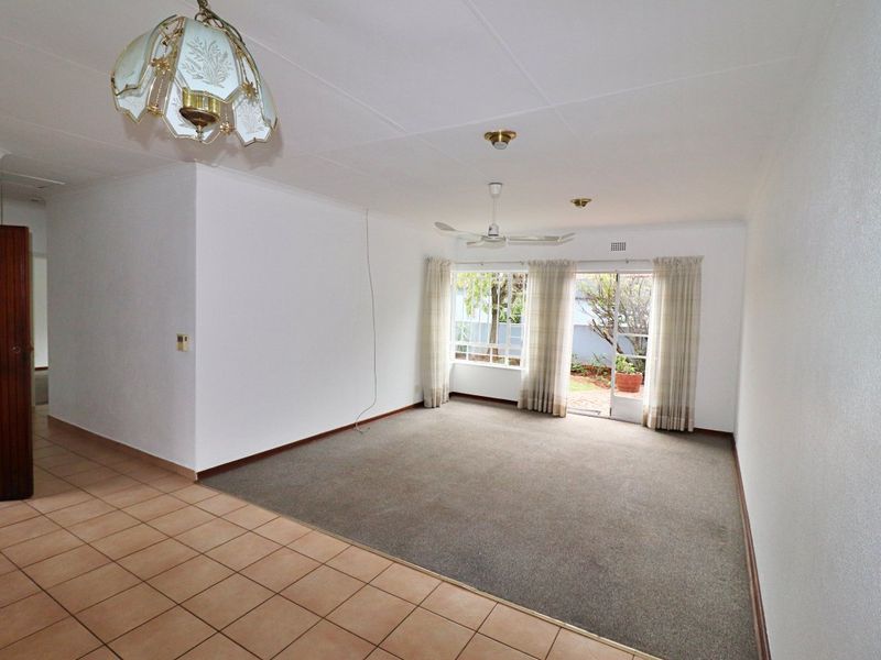 Chic Simmerfield Townhouse with Lush Garden Pace - Photo 4