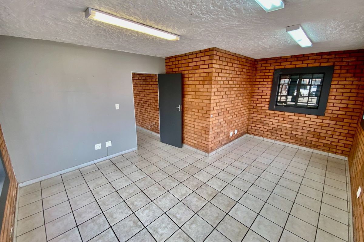 Prime Industrial Space To Let In Hennopspark - Photo 5