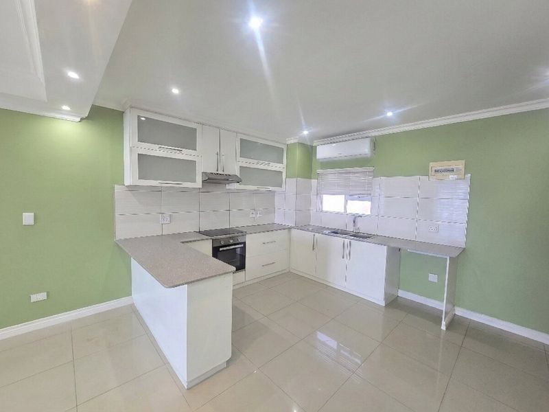 Coastal Living With Uninterrupted Sea View In La Mercy, KZN - Photo 3