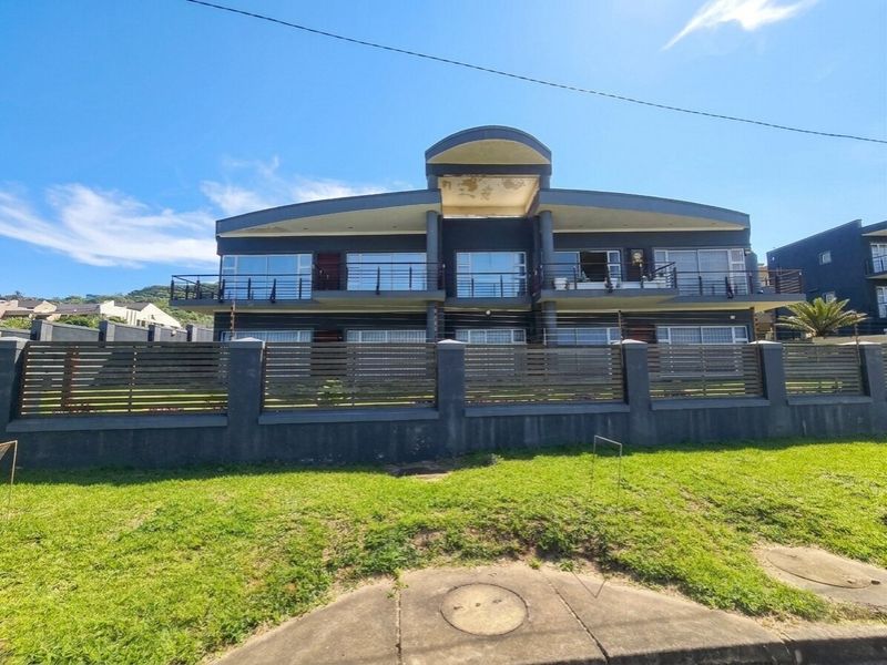 Coastal Living With Uninterrupted Sea View In La Mercy, KZN - Photo 2