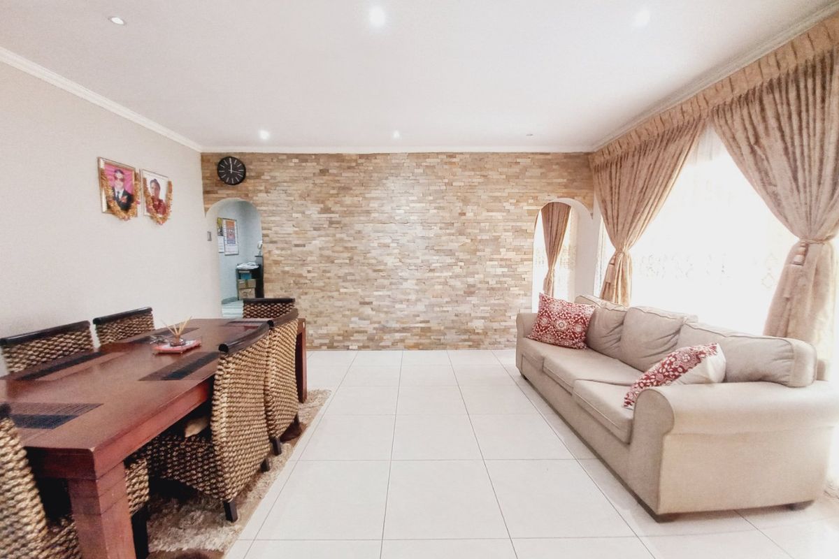 Chic Illiondale Home with Granny Flat and Fibre - Photo 2