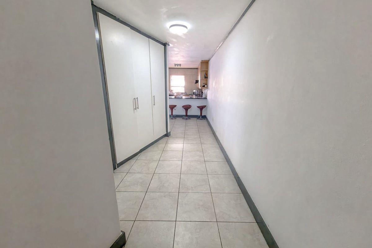 Boutique Coastal Living | Spacious 1-Bedroom with Balcony in Sea Point - Photo 4