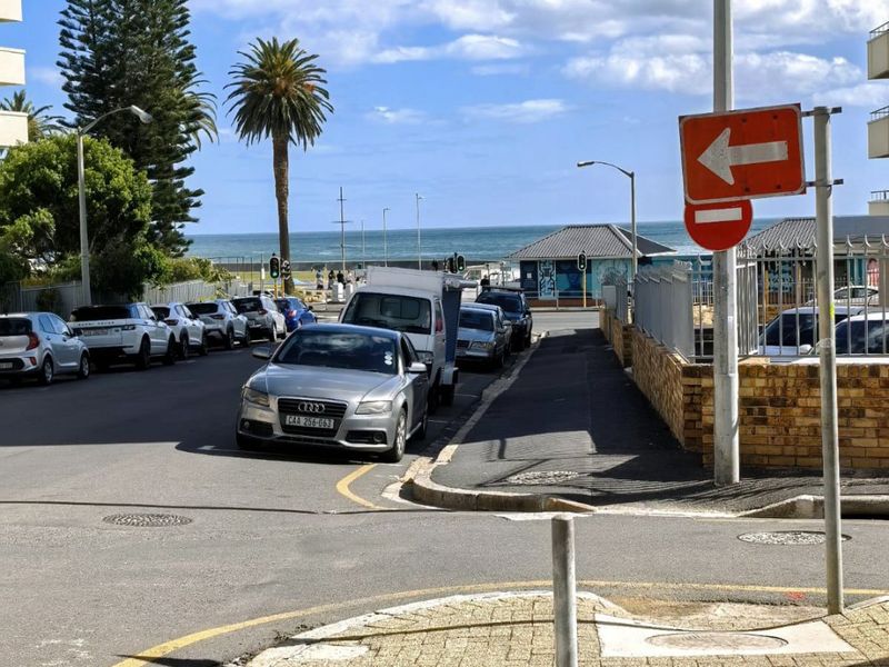 Boutique Coastal Living | Spacious 1-Bedroom with Balcony in Sea Point - Photo 2