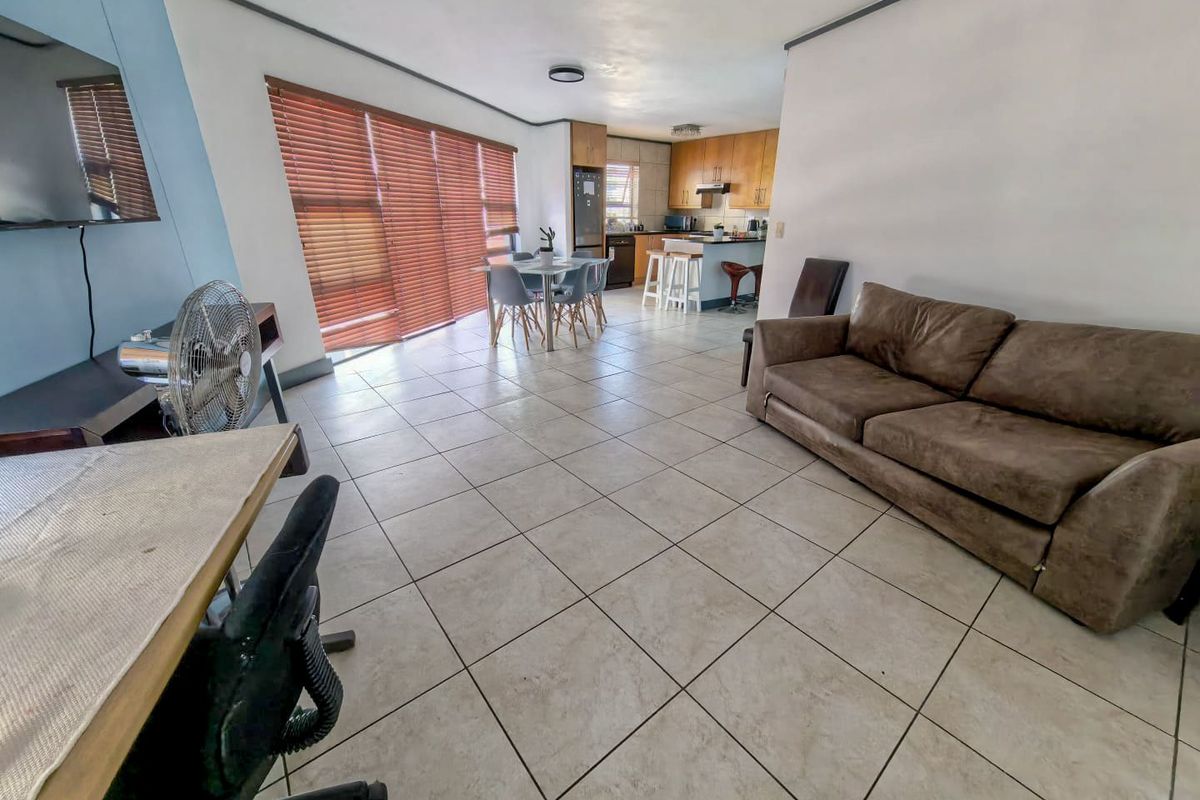Boutique Coastal Living | Spacious 1-Bedroom with Balcony in Sea Point - Photo 5