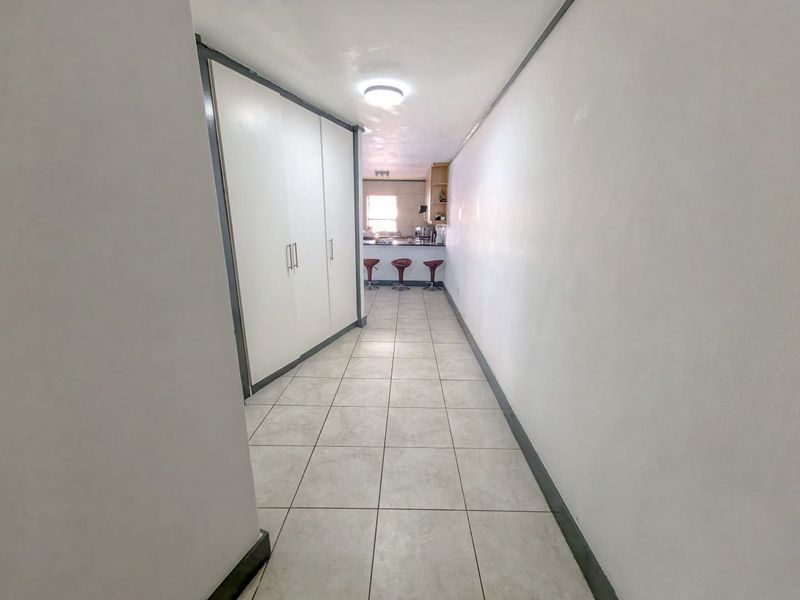 Boutique Coastal Living | Spacious 1-Bedroom with Balcony in Sea Point - Photo 5