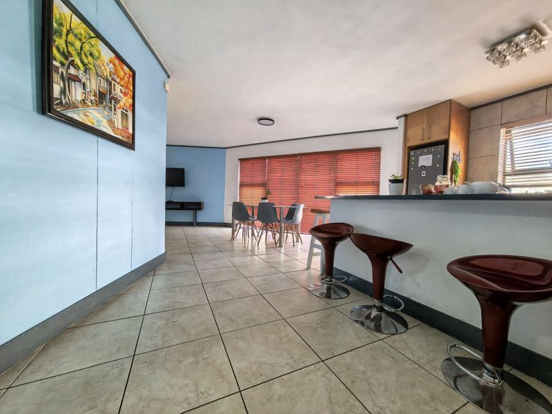 Boutique Coastal Living | Spacious 1-Bedroom with Balcony in Sea Point - Photo 7