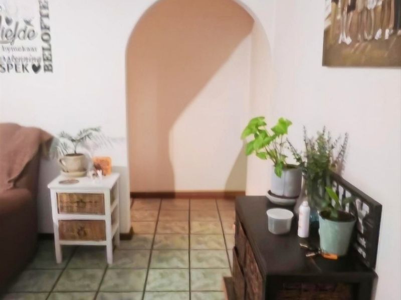 Spacious Family Home with Endless Potention in Sought-After Bo Oakdale, Belville. Prime location!  - Photo 4