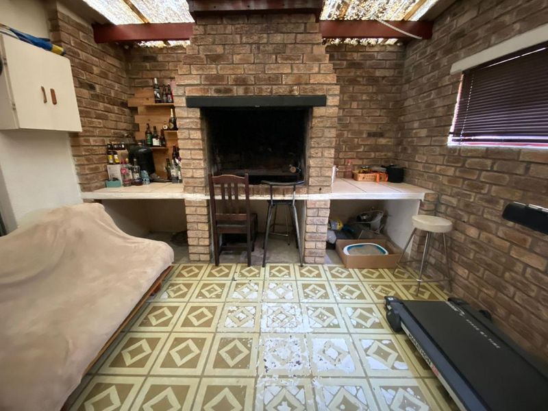 Spacious Family Home with Endless Potention in Sought-After Bo Oakdale, Belville. Prime location!  - Photo 10