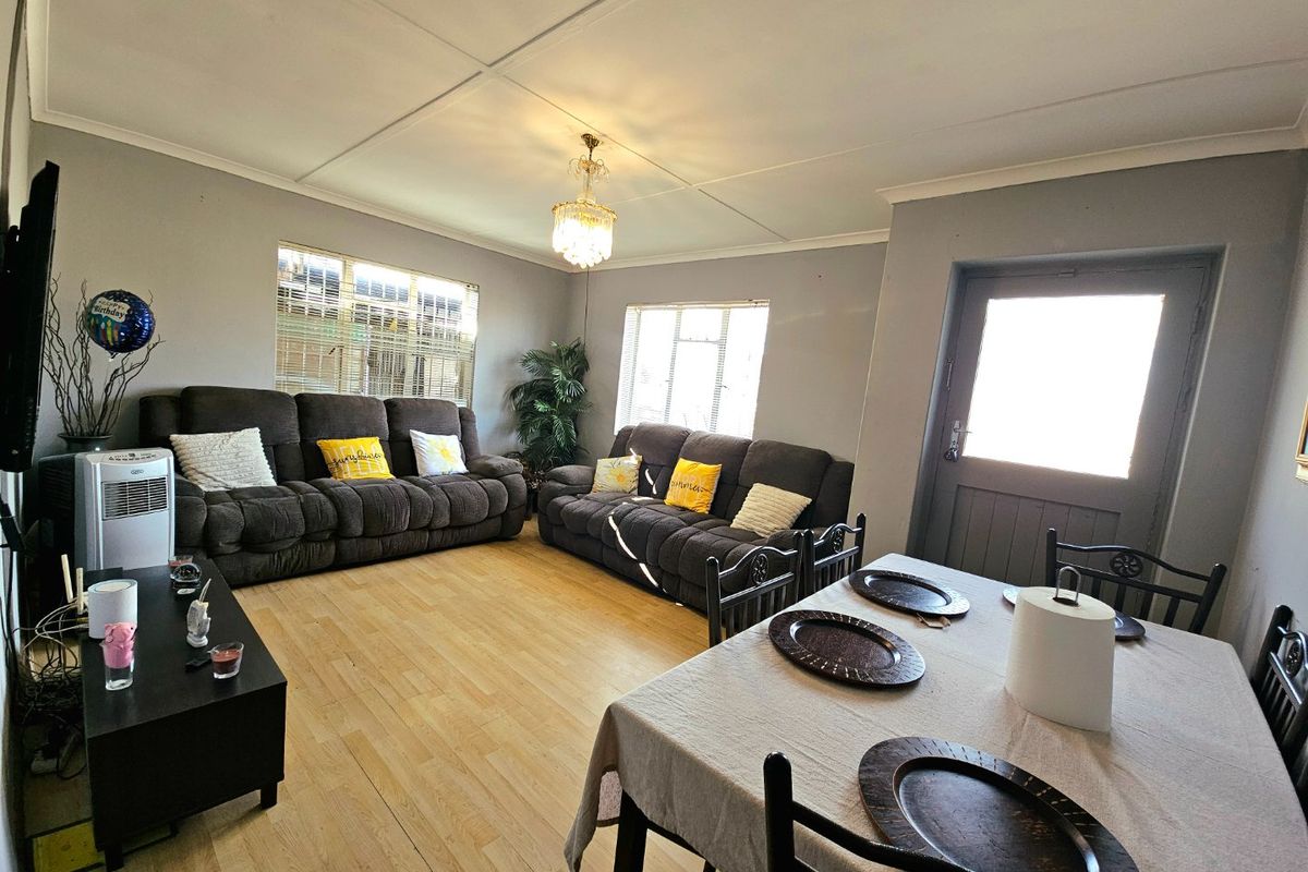 THREE BEDROOM HOUSE WITH GRANNY FLAT ON A 402 SQUARE METRE PLOT - Photo 4