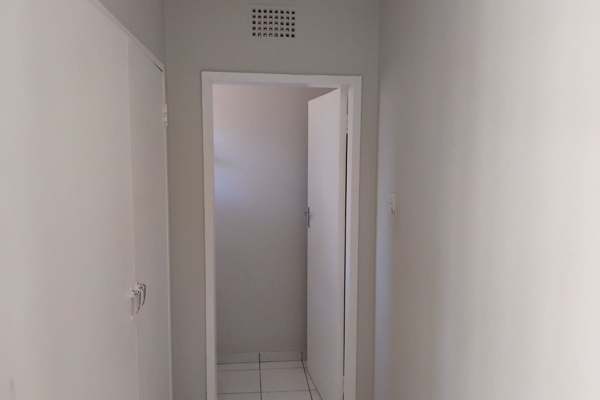 Charming Duplex Townhouse with Private Garden & Extra Space! - Photo 3