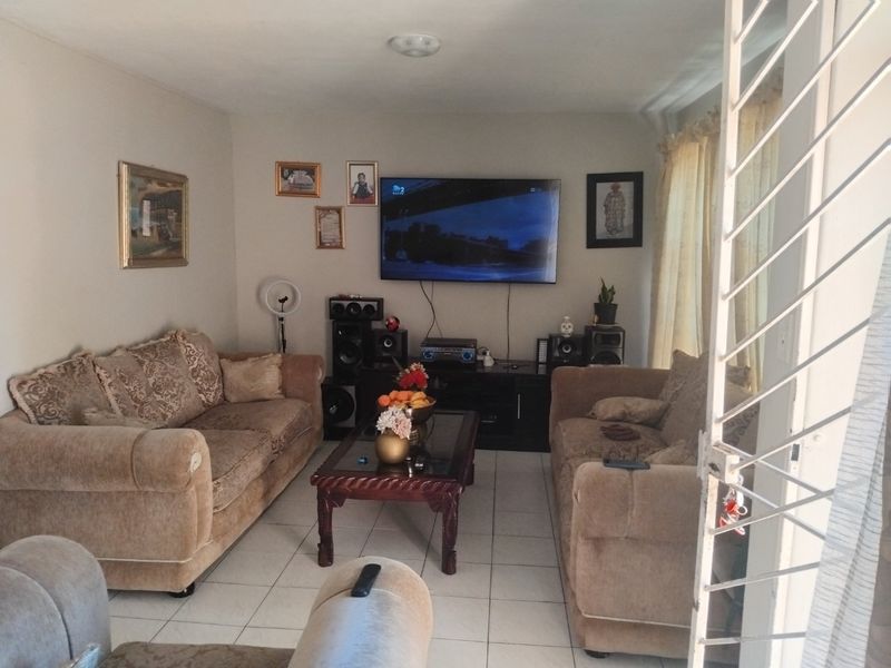 Charming Duplex Townhouse with Private Garden & Extra Space! - Photo 6