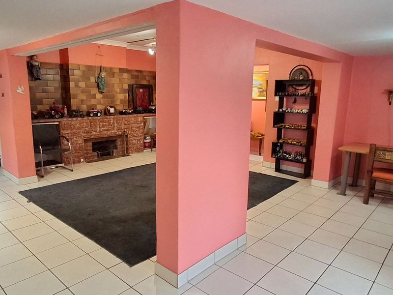 FAMILY 3 BED HOUSE IN MOUNTAIN VIEW FOR SALE  - Photo 5