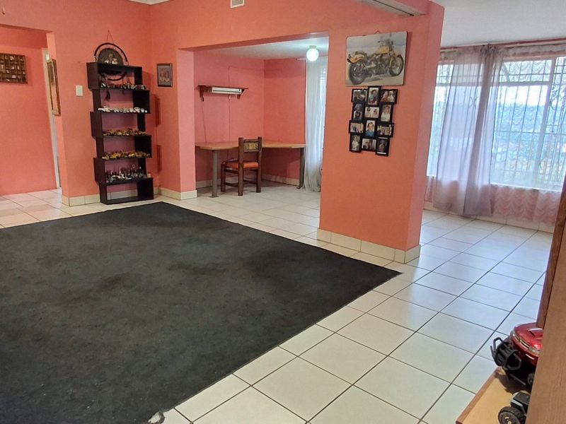 FAMILY 3 BED HOUSE IN MOUNTAIN VIEW FOR SALE  - Photo 3