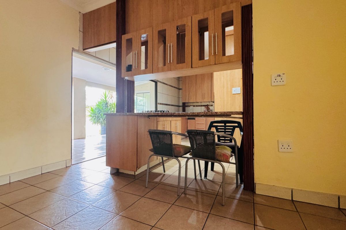 Landmark Property with two potential flats in Three Rivers - Photo 5
