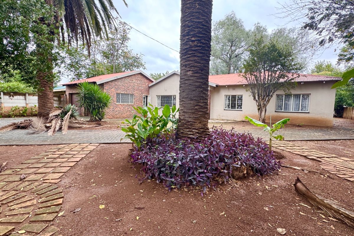 Landmark Property with two potential flats in Three Rivers - Photo 2