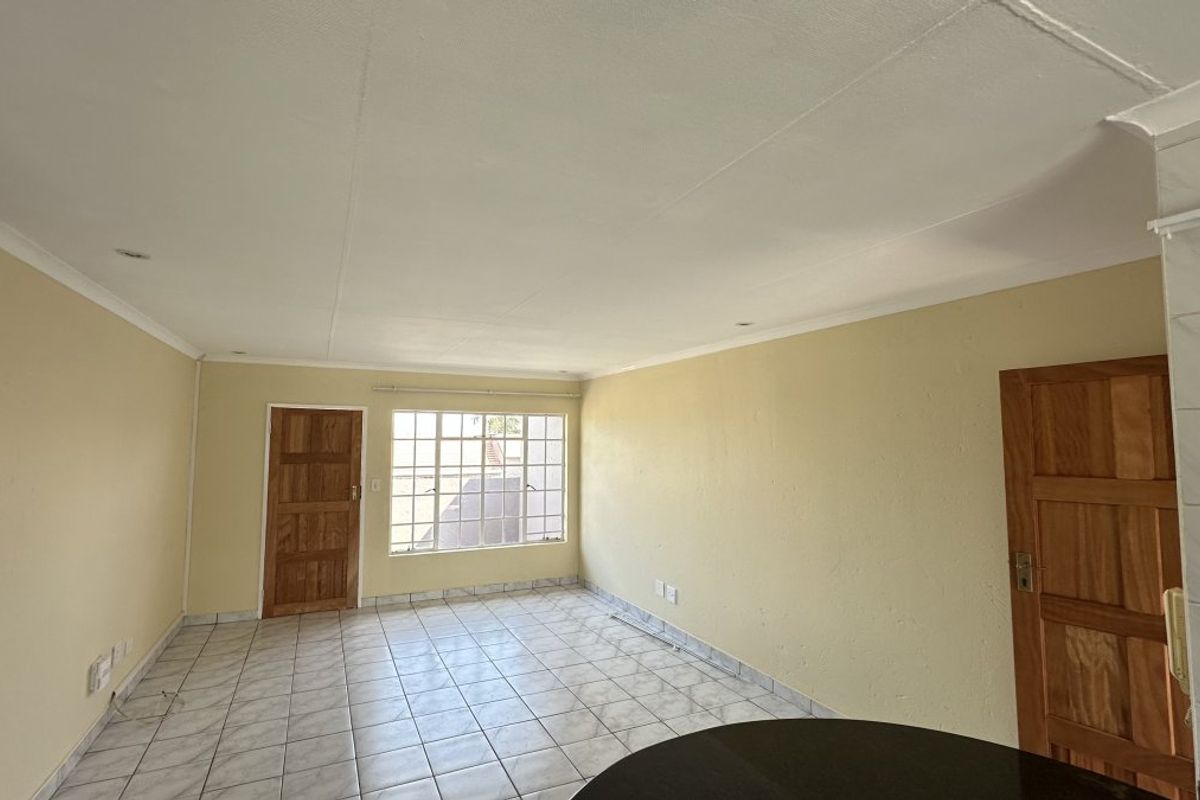 Beautiful 2-Bedroom Townhouse for Sale in Eden Glen - Photo 3