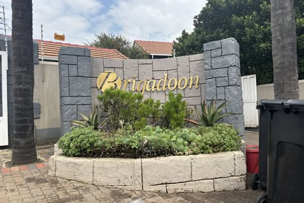 Beautiful 2-Bedroom Townhouse for Sale in Eden Glen - Photo 2