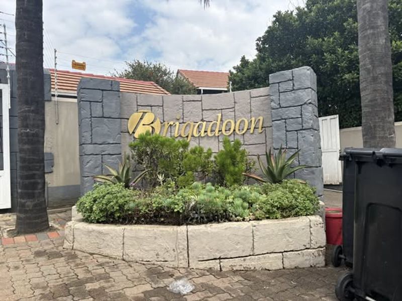 Beautiful 2-Bedroom Townhouse for Sale in Eden Glen - Photo 2