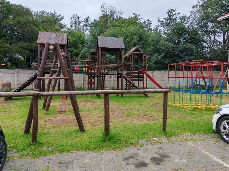 Excellent Investment Opportunity in Eden Glen – Neat 2-Bedroom Upstairs Unit - Photo 9