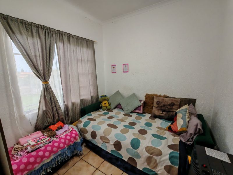 Excellent Investment Opportunity in Eden Glen – Neat 2-Bedroom Upstairs Unit - Photo 7