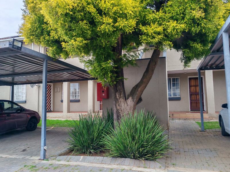 Excellent Investment Opportunity in Eden Glen – Neat 2-Bedroom Upstairs Unit - Photo 8