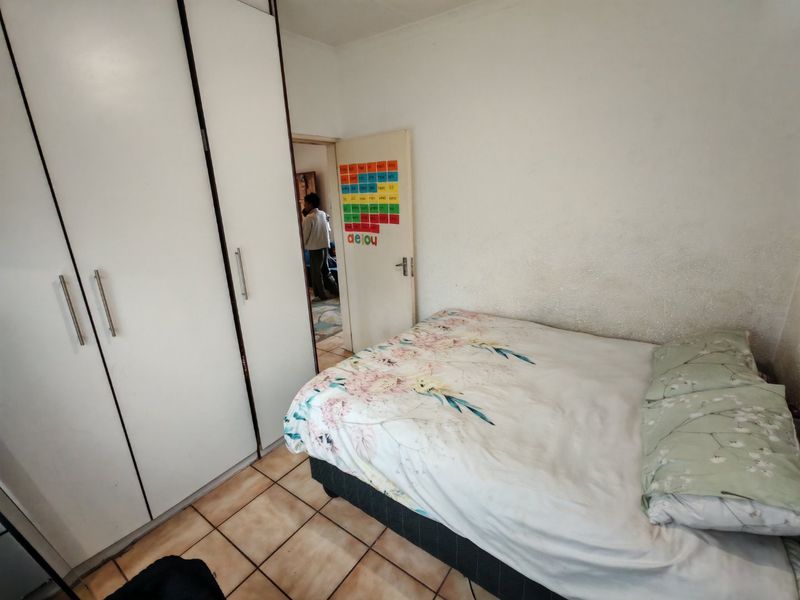 Excellent Investment Opportunity in Eden Glen – Neat 2-Bedroom Upstairs Unit - Photo 5