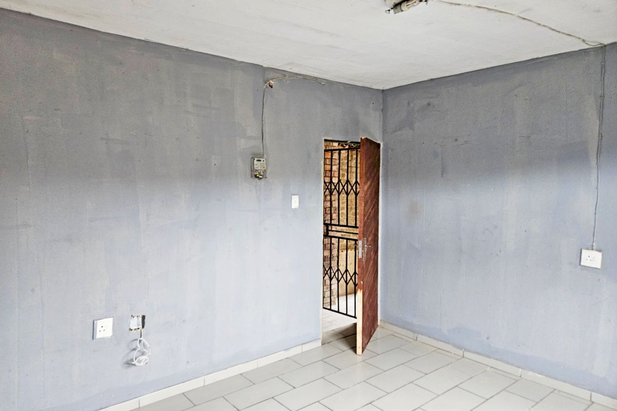 Exceptional Investment Opportunity 16 Rooms Property for Sale in Tembisa - Photo 2