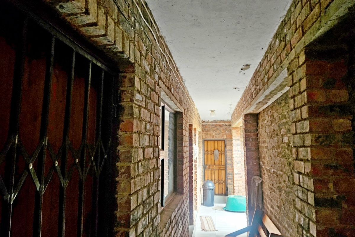 Exceptional Investment Opportunity 16 Rooms Property for Sale in Tembisa - Photo 4