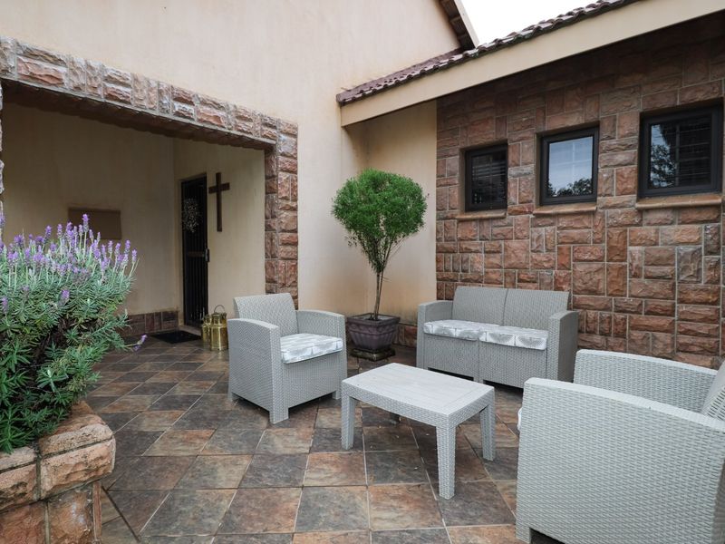 A Move-In-Ready MASTERPIECE Designed for Exceptional Family Living - Photo 4