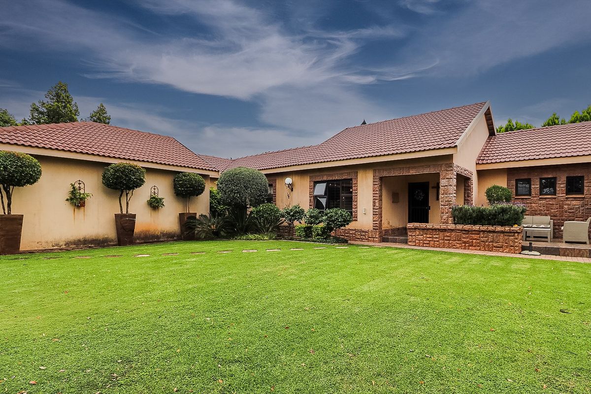 A Move-In-Ready MASTERPIECE Designed for Exceptional Family Living - Photo 3