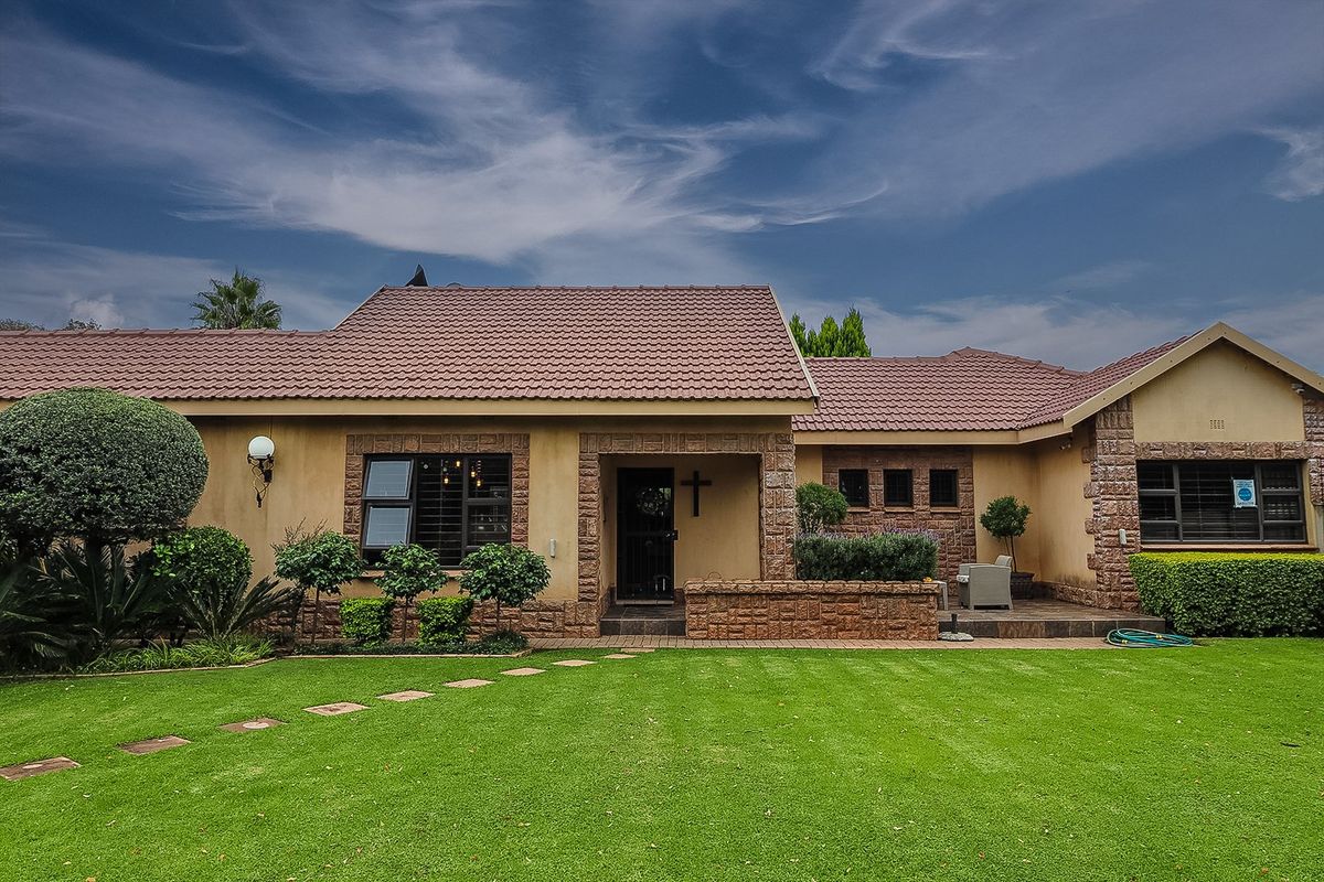 A Move-In-Ready MASTERPIECE Designed for Exceptional Family Living - Photo 2