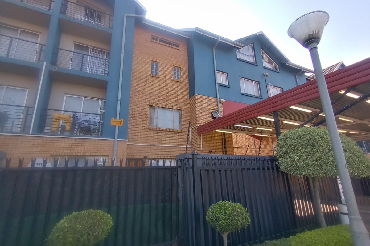 Riviera Close James Walton St Riviera  - Photo 2