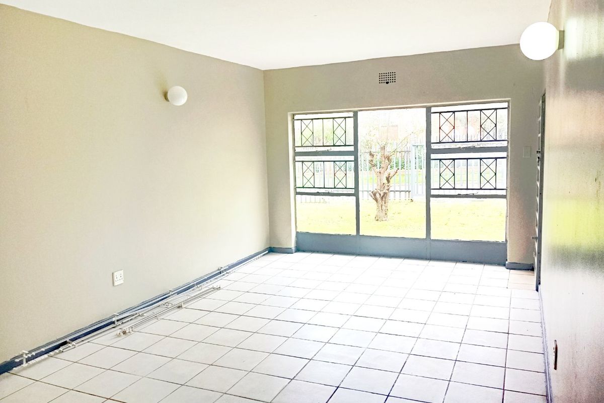 2 Bedroom 1 Bathroom Apartment Ground Floor Unit - Photo 3