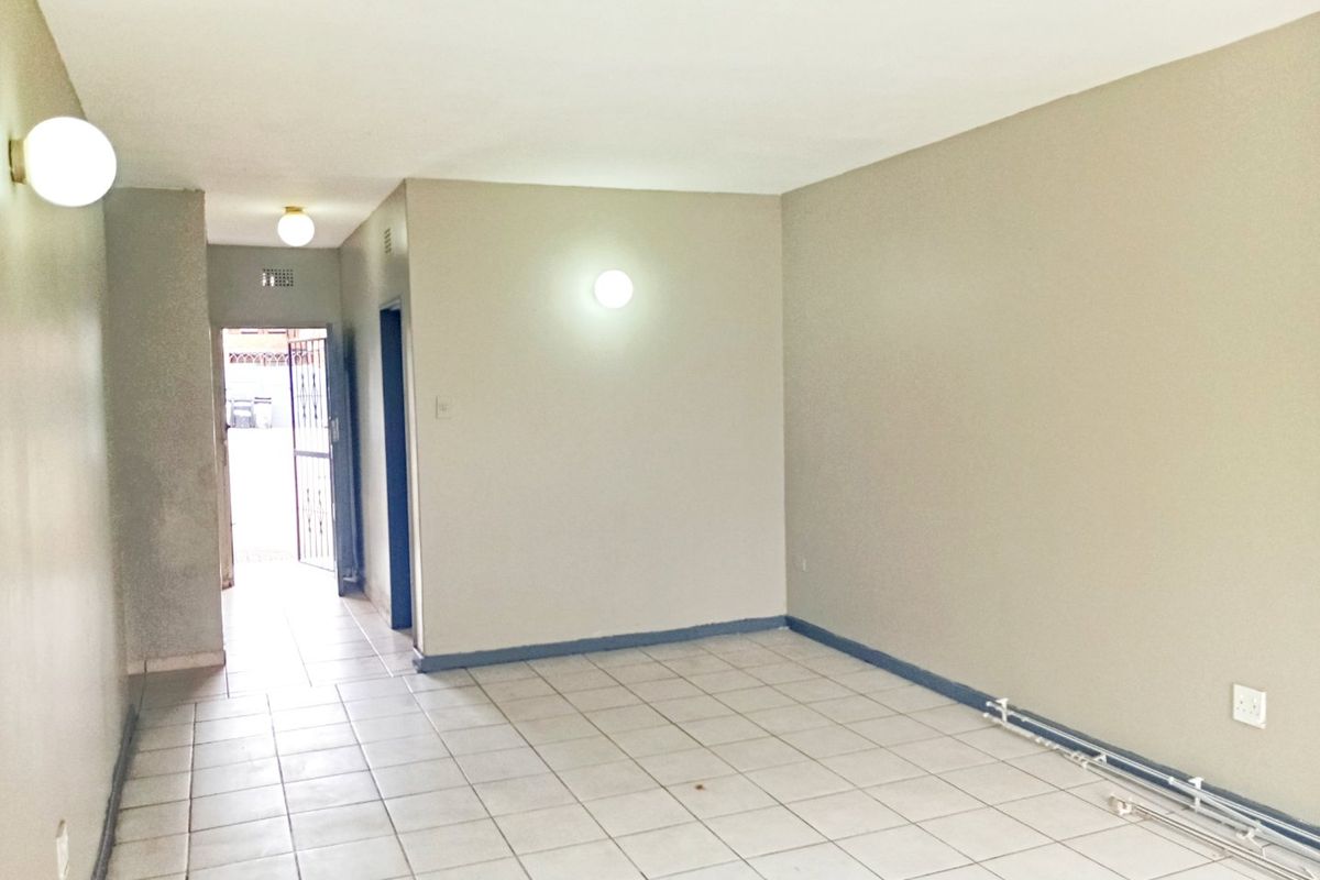 2 Bedroom 1 Bathroom Apartment Ground Floor Unit - Photo 5