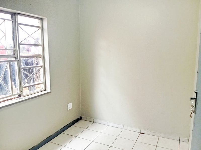 2 Bedroom 1 Bathroom Apartment Ground Floor Unit - Photo 9