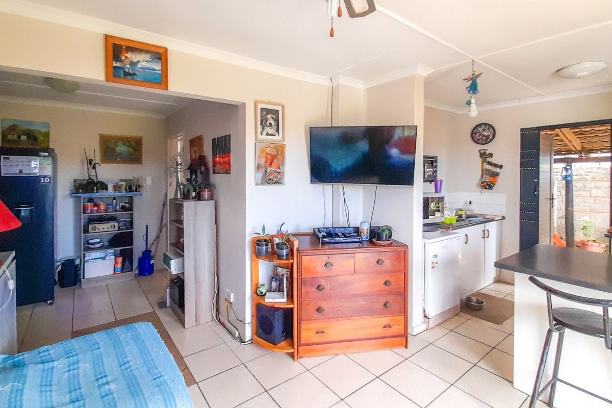 Modern Comfort ×2 – Gonubie Lifestyle Gem. Many Lifestyle Options Including Investment Opportunity in Gonubie, East London - Photo 5