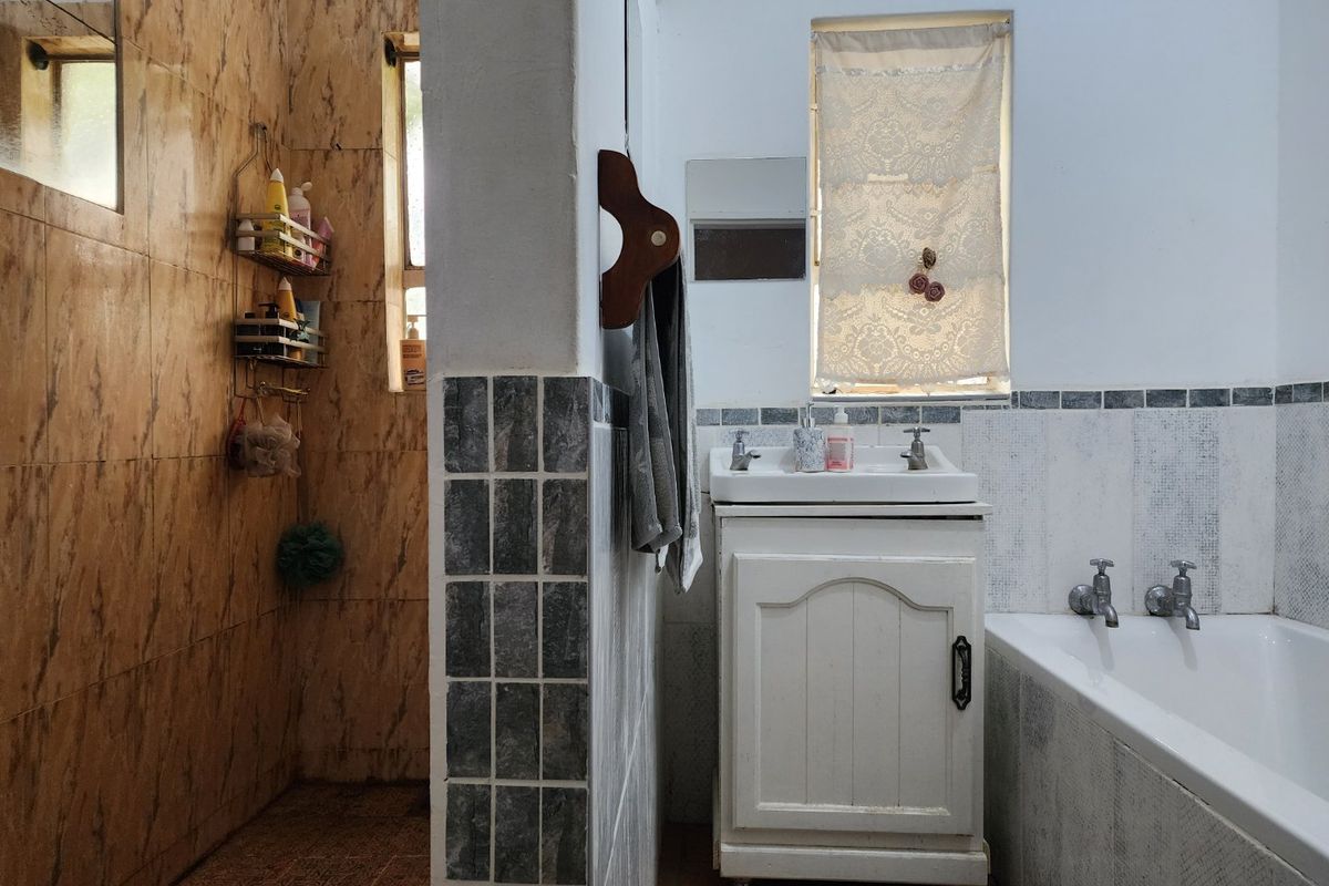 2 Bedroom Duplex Apartment in Adamayview - Photo 5