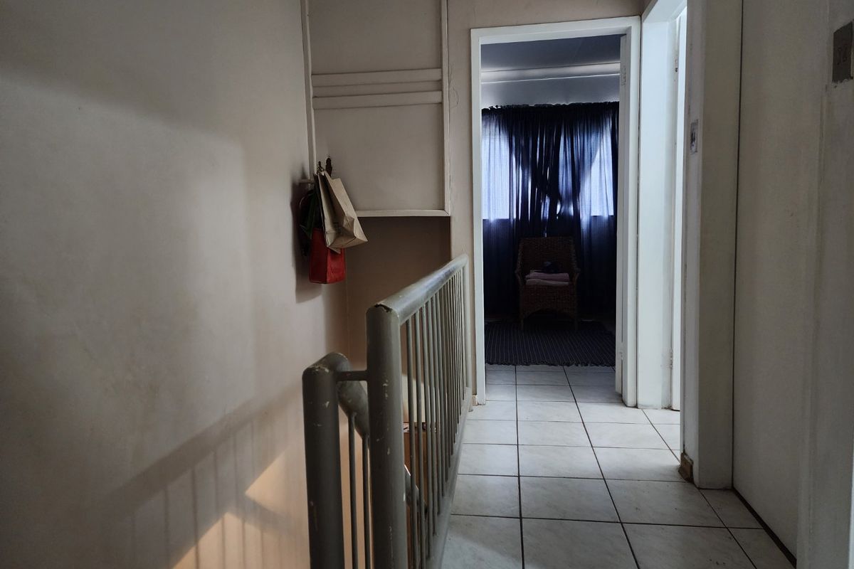 2 Bedroom Duplex Apartment in Adamayview - Photo 4