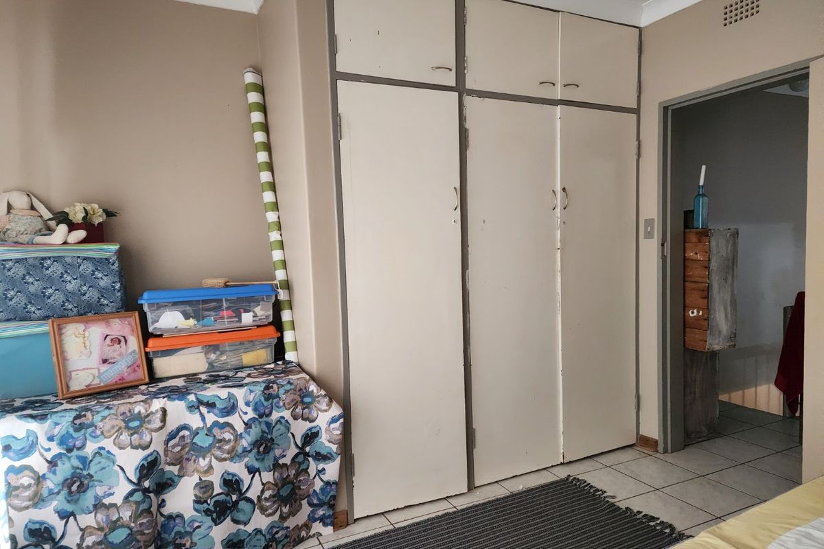 2 Bedroom Duplex Apartment in Adamayview - Photo 3