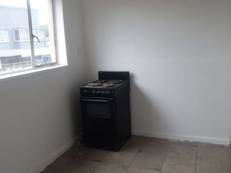 2 Bedroom Corner Apartment with Exceptional Potential in Wychwood - Photo 8
