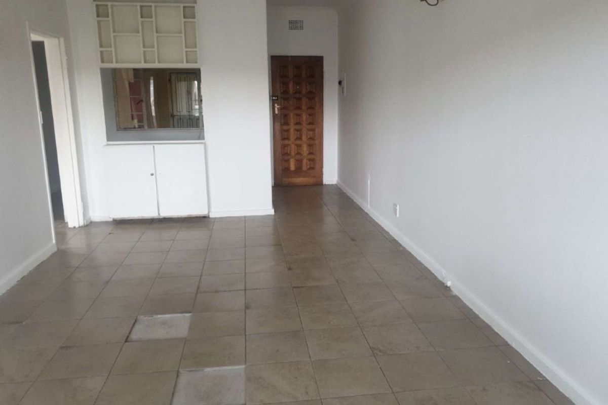 2 Bedroom Corner Apartment with Exceptional Potential in Wychwood - Photo 4