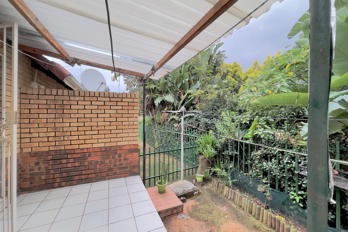 2 Bedroom 2 Bathroom townhouse - Photo 3